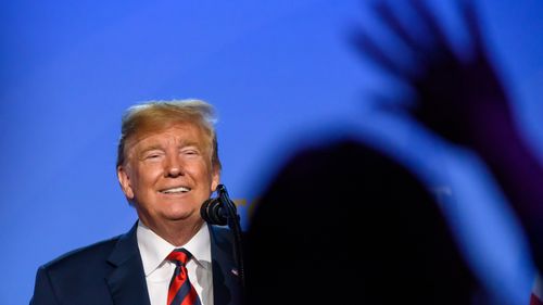 Un bărbat înarmat arestat în apropierea mitingului lui Trump din California plănuia să îl ucidă, susţine şeriful local / „Am oprit probabil o altă tentativă de asasinat” /Surse CNN: În acest moment nu sunt dovezi în acest sens / Suspectul a fost eliberat pe cauţiune