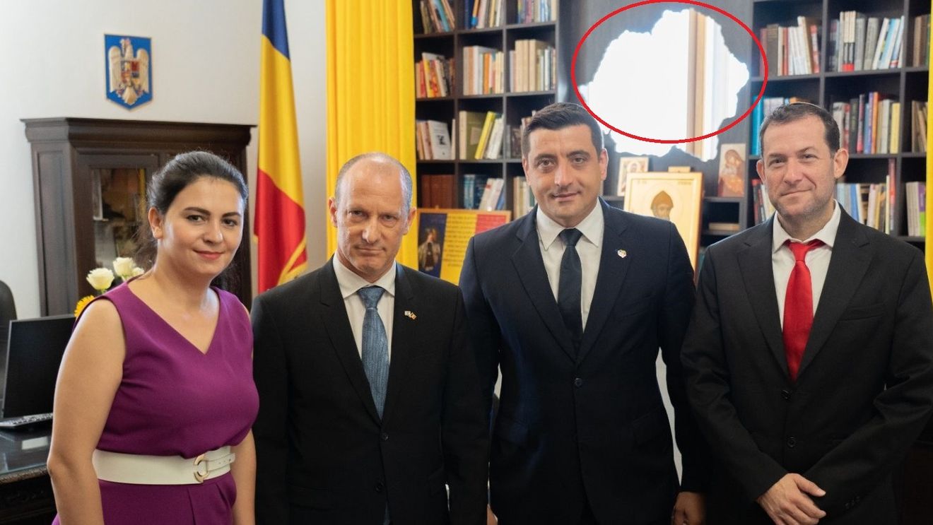 George Simion, fotografie oficială cu harta României Mari, simbol al revizionismului istoric