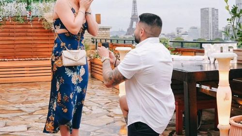 Cum ies din tipare cererile în căsătorie la Paris/ Cuplurile caută modalități tot mai elaborate de a pune întrebarea în Orașul Iubirii/ "A vrut ca fața lui să fie proiectată pe Turnul Eiffel"