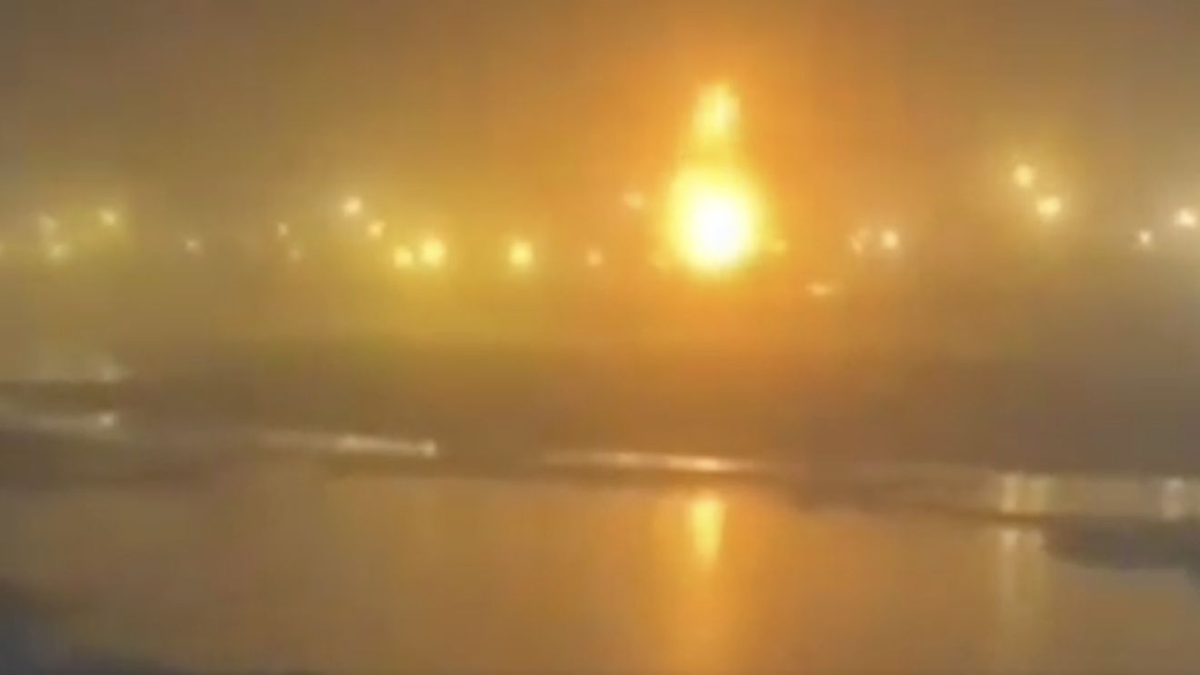 UPDATE Incendiu la un terminal de gaz din Rusia, în apropiere de Sankt Petersburg/ Explozia ar fi fost provocată de drone ucrainene