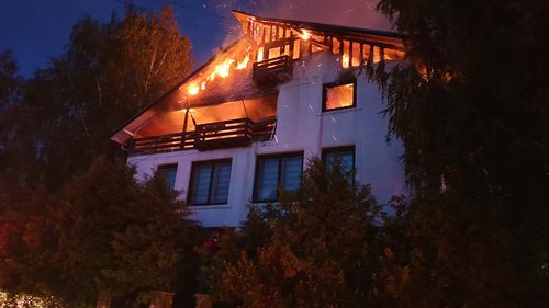 Incendiu la o fabrică de mobilă din Prahova. Intervenţie dificilă din cauza materialelor combustibile şi a suprafeţei mari
