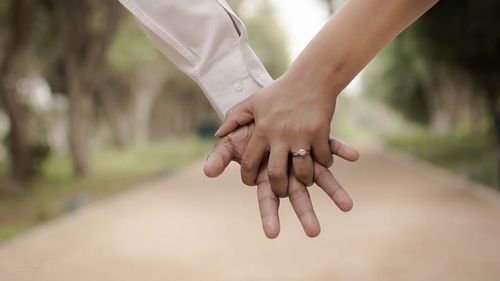 EXCLUSIV Partenerii de același sex se vor putea înregistra la ofițerul de stare civilă, vor fi asimilați soților, dar nu vor putea adopta copii - Uniunea consensuală, proiectul de lege integral