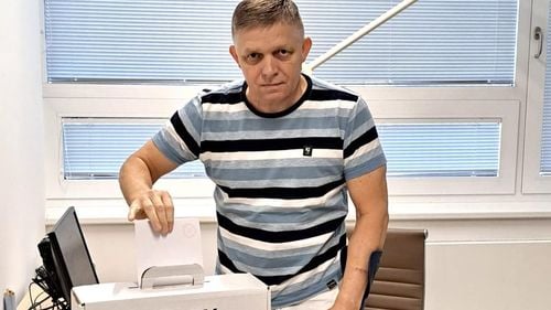 Premierul slovac Fico a votat din spital la europarlamentare, acuzând Occidentul de tensiunile cu Rusia: Marile democraţii occidentale nu doresc pacea, ci escaladarea tensiunilor