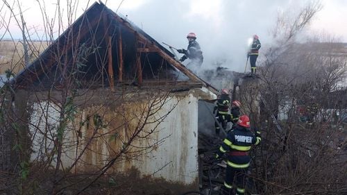 Un tânăr din satul tulcean Parcheș a murit duminică dimineață în timpul unui incendiu care i-a cuprins casa