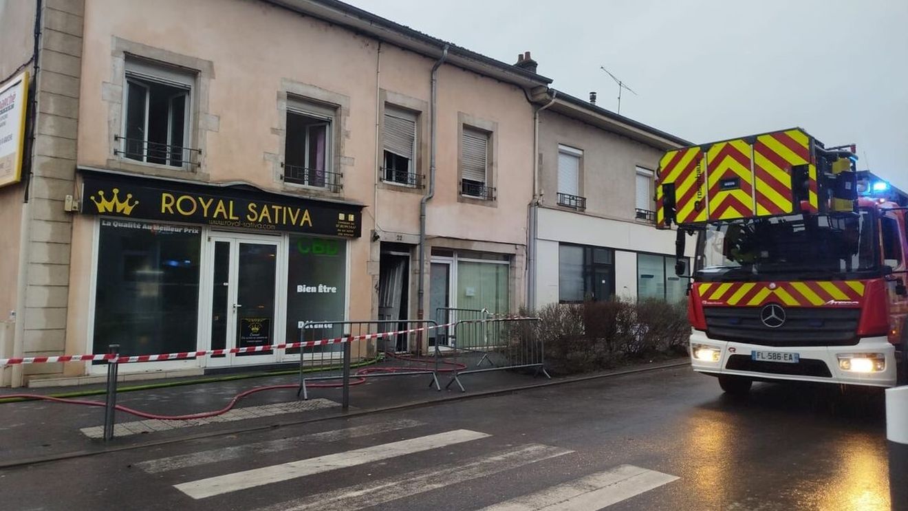 Cinci morţi şi un rănit în Franţa, într-un incendiu într-o clădire cu trei niveluri