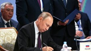 Vladimir Putin a promulgat decretul de suspendare a tratatelor privind dubla impozitare cu țările "neprietenoase" / Pe listă, și România