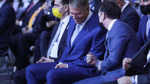 ”Agentul constatator nu l-a simțit pe președinte încălcând legea” / Poliția Sectorului 1 explică de ce nu a fost amendat președintele Iohannis pentru că nu purta mască la Congresul PNL