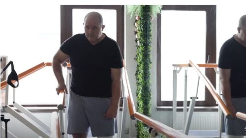 În Germania, i-au spus că nu are nicio șansă după AVC. În Spitalul de Recuperare Medicală ”Sfântul Sava” din Pantelimon, Ilfov, a fost salvat în numai două săptămâni