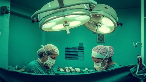 Procedură nouă la Spitalul de Boli Infecţioase Timişoara/ Medicii folosesc chirurgia toracoscopică video-asistată pentru rezecţia unor tumori/ 5 pacienţi au fost deja operaţi