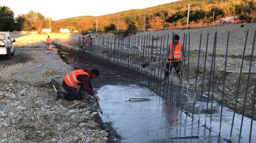 Ministrul Transporturilor către constructorul român al unui ciot de autostradă de 16 km, care după 4 ani are gata doar o treime din lucrare: „Anul viitor în iunie dați în trafic Chețani-Câmpia Turzii”