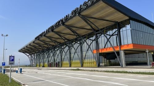Consiliul Judeţean Brașov a aprobat bonusuri pentru angajaţii de la Aeroport sub formă de cheltuieli sociale /Consilierul USR Marius Stoianovici: Aţi dublat în mai indemnizaţiile administratorilor tot în condiţii de restrişte