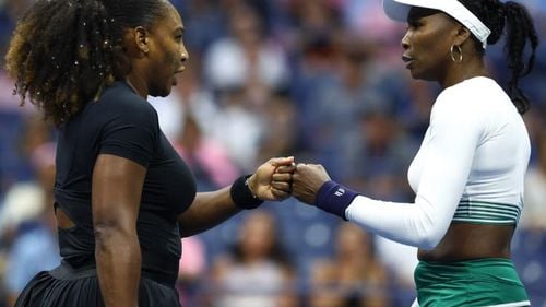FOTO Surorile Williams au fost eliminate în primul tur la dublu al turnelului US Open
