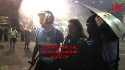 ”Femeia-jandarm care se luptă pentru viața ei” iese pe picioare din mulțime și își ceartă colegii ”Fraților, unde dracu' m-ați dus!”. Cazul jandarmeriței bătute la protestul de vineri. Demontarea unei manipulări