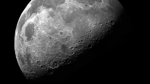 Astronomii s-au înșelat în privința celui mai mare și mai vechi crater al Lunii / Iar asta e o veste excelentă pentru NASA