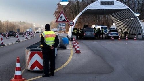 BREAKING Germania închide de luni granițele cu Franța, Austria și Elveția