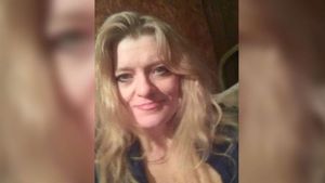 O americancă s-a trezit după doi ani de comă după ce a fost tâlhărită în propria casă / L-a identificat pe fratele ei ca fiind atacatorul care aproape a ucis-o
