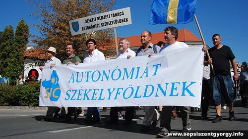 Deputat pe listele UDMR, József Kulcsár-Terza anunță înființarea unui nou partid în Transilvania: Forţa Civică Maghiară / Partidul a fost înființat din inițiativa unor „personalități publice”, nemulțumite că „structurile politice existente nu țin seama de nevoile cetățenilor cu orientare naționalistă”