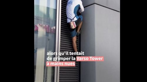VIDEO Căţărătorul francez Titouan Leduc, arestat în timp ce escaladează cu mâna goală cel mai înalt zgârie-nori din UE, Varso Tower, la Varşovia