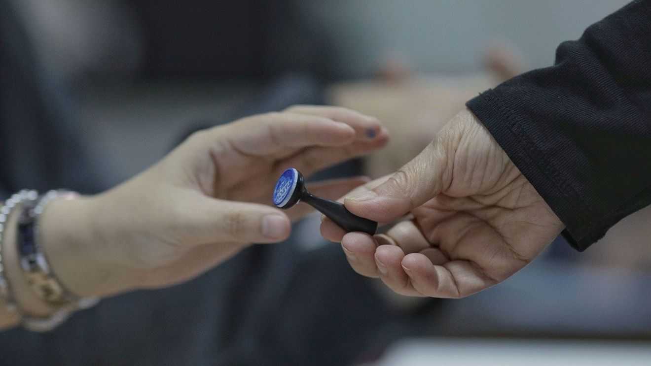 Franța este aproape închisă din cauza coronavirusului, dar Guvernul Philippe, cu doi membri infectați, a menținut alegerile locale, spunând că ”nu există riscuri sanitare speciale”/ Prezență slabă la vot până la prânz