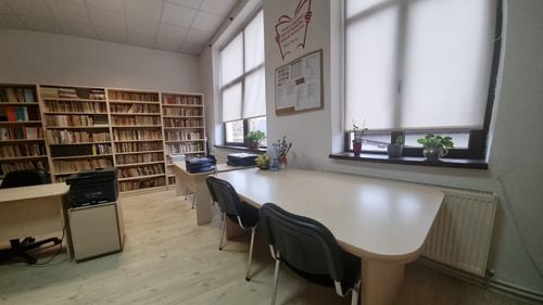 „Sală de detenție” în 44 de școli, licee și grădiniție din județul Sibiu / 10 elevi au fost scoși de la ore până acum / Director: „Au stat cu profesorul de serviciu și au lucrat”