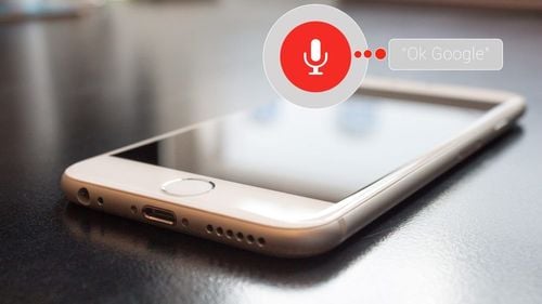 Google recunoaşte că ascultă înregistrări provenite de la aplicaţia sa de asistenţă vocală, unele în care utilizatorii vorbesc despre viaţa lor amoroasă sau despre copiii lor