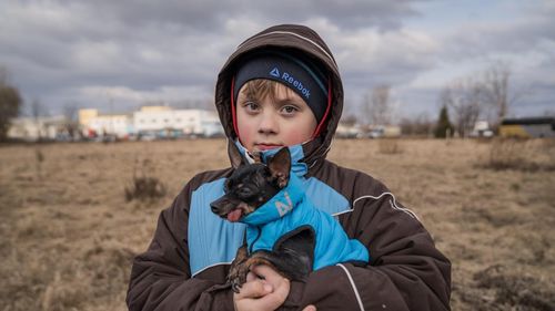 Dovezi ale unor "acuzații credibile" de violență sexuală împotriva copiilor de către trupele rusești și alte încălcări ale normelor Consiliului de Securitate al ONU privind tinerii în timp de război (Sky News)