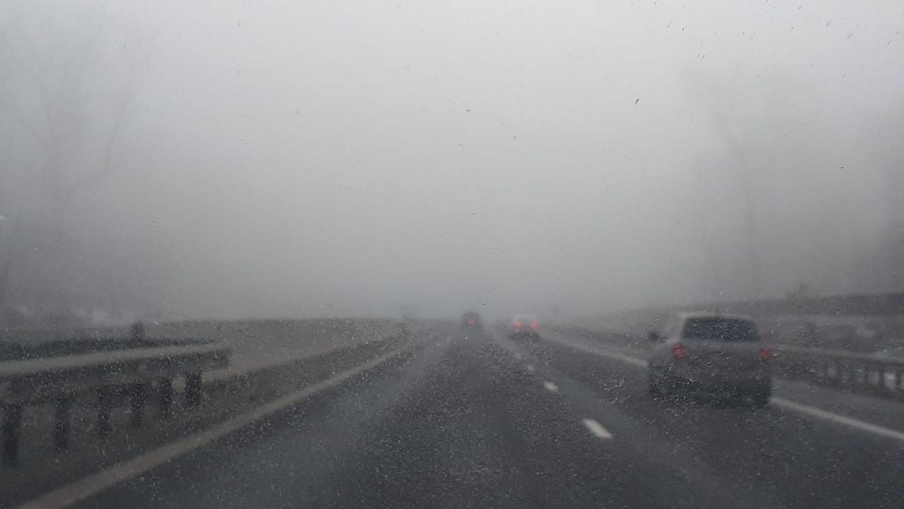 Infotrafic: Ceaţă și vizibilitate scăzută până la 100 de metri în unele zone pe A2 Bucureşti - Constanţa şi A4 Ovidiu - Agigea