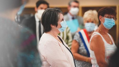 Noi măsuri în Franța împotriva epidemiei: se renunță la măștile artizanale, distanța socială crește la 2 metri și este extinsă categoria persoanelor considerate contact al unui caz cu COVID / Autoritățile nu exclud un nou lockdown total