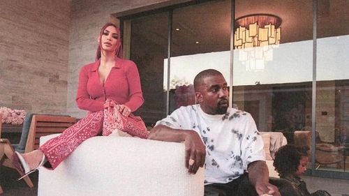 Kanye West și-a mărturisit admiraţia pentru Hitler: "Tipul ăsta (...) a inventat autostrăzile, a inventat microfonul pe care îl folosesc eu ca muzician” / Declarația i-a anulat posibilitatea de a prelua reţeaua de socializare Parler
