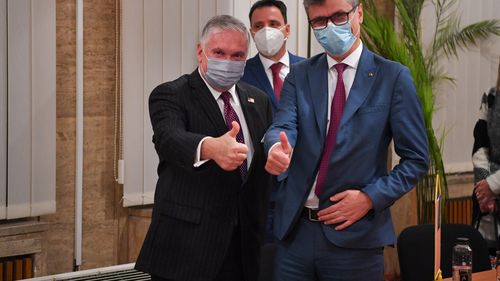 Ambasada SUA la București, mesaj cu două zile înainte de alegeri: Perioada Renașterii în România este în floare/ Ambasadorul Zuckerman, în campanie alături de ministrul economiei, Virgil Popescu