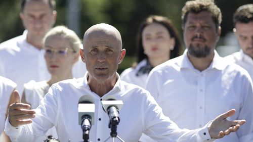 Partidul extremist AUR a validat mai multe candidaturi pentru funcţiile de preşedinţi de Consilii Judeţene: Actorul Mugur Mihăescu, candidat la Olt, Ringo Dămureanu, la Dolj, Sorin Lavric, la Neamţ