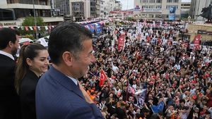 Naționalistul Sinan Ogan, surpriza alegerilor prezidențiale din Turcia cu peste 5% din voturi, ar putea înclina balanța în turul doi dintre Recep Tayyip Erdogan și Kemal Kilicdaroglu