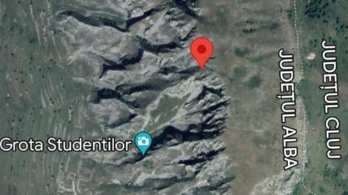 Doi turişti, blocaţi pe o stâncă în Piatra Secuiului, după ce a plouat abundent
