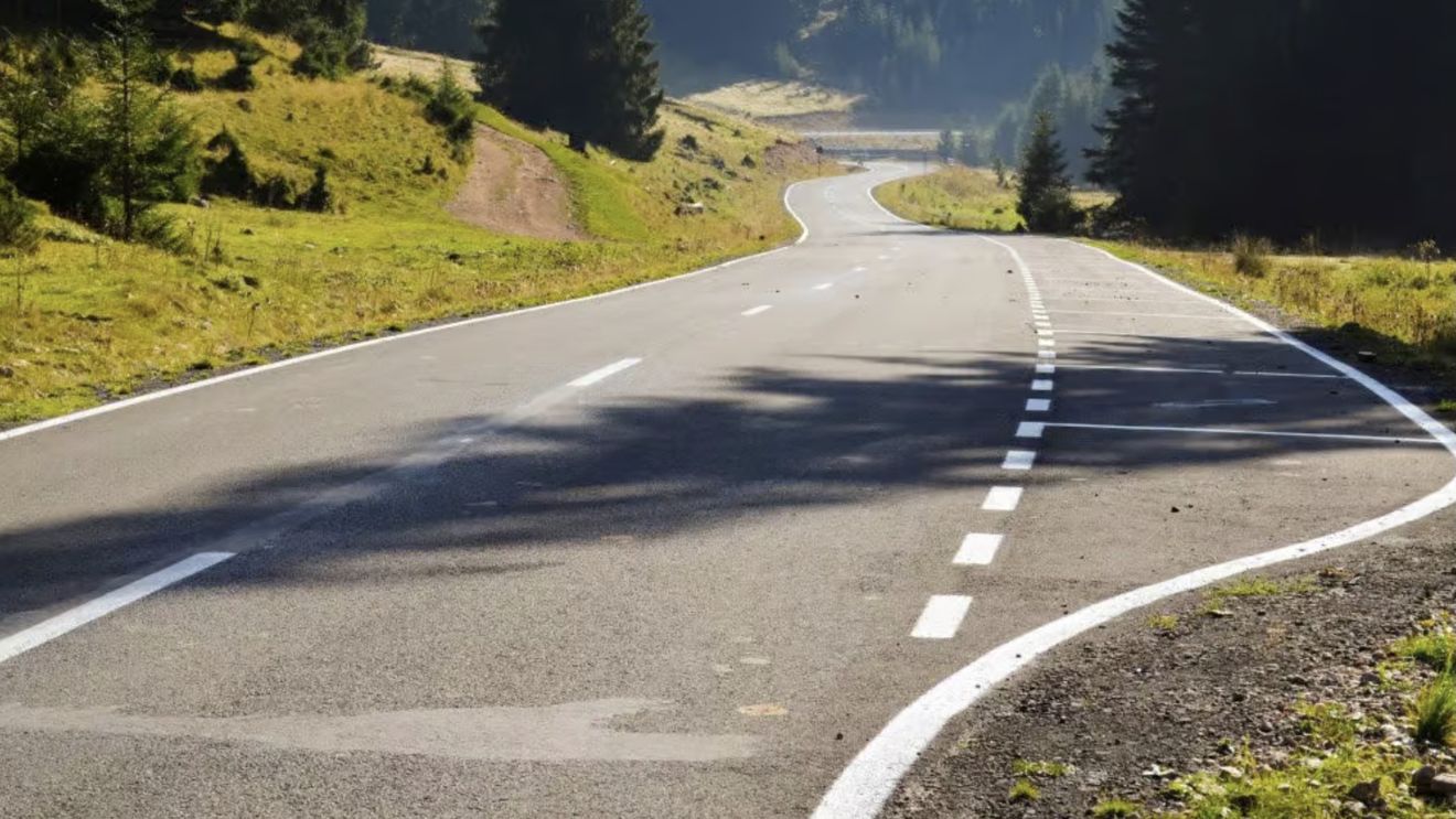 Clujul așteaptă după Bihor pentru "Ţara de piatră. Paradisul carstic al României" / Lucările la drumul ce duce spre zona turistică Padiș abia au început în Bihor / La Cluj s-au terminat de doi ani