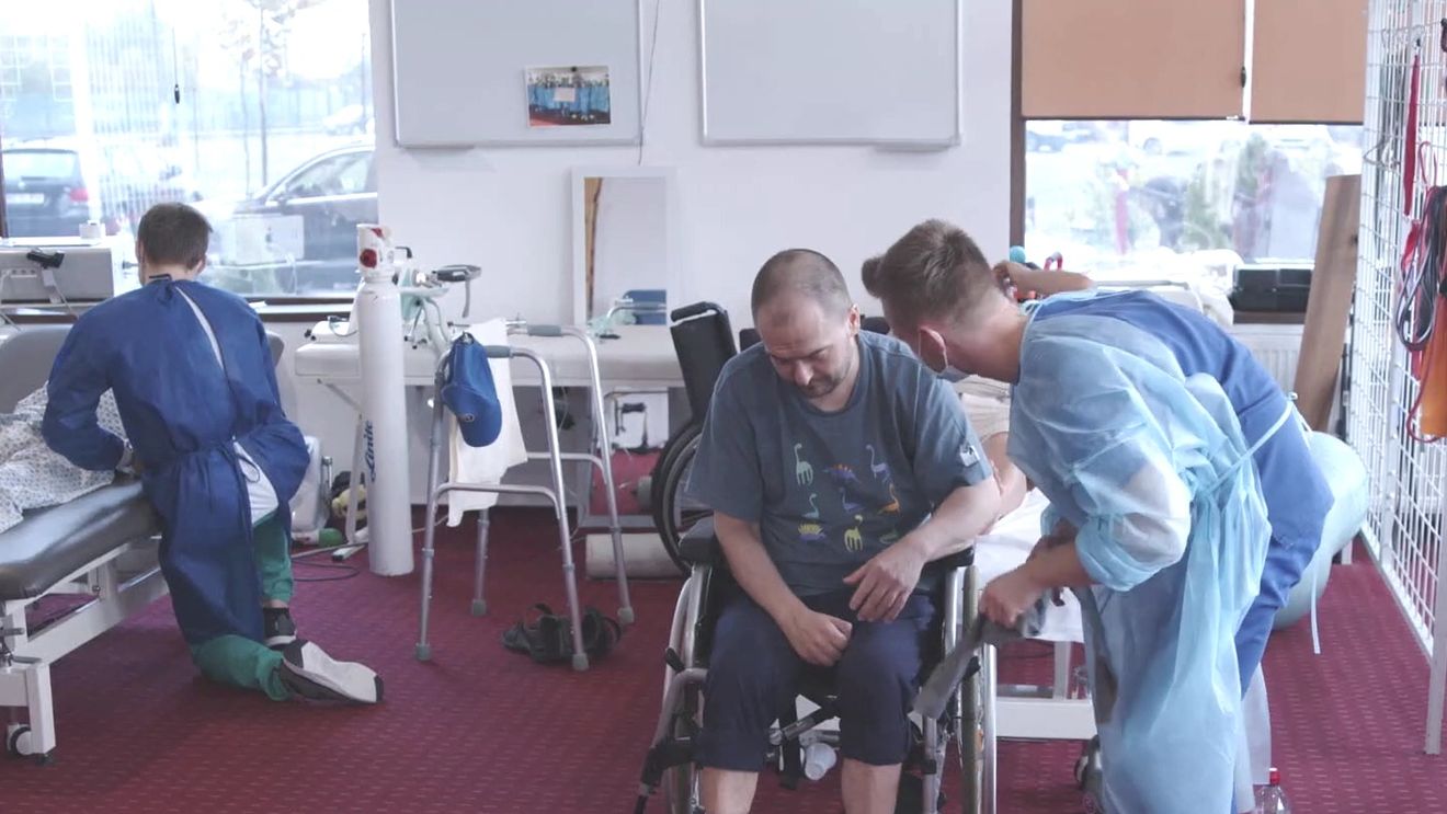 Atacul vascular cerebral nu te întreabă dacă ai treabă, să vină mai târziu. Cum poți deveni din om neom și ce e de făcut în caz de AVC (P)
