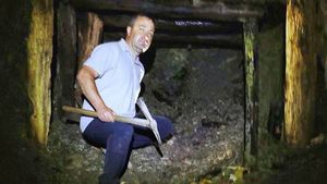 Începe sezonul căutătorilor de chihlimbar: ”Oamenii căutau pentru a-şi întreţine familia” / ”Conform tradiţiei, nimeni nu poate spune exact locul în care a găsit o piatră”