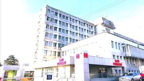 Prefectul de Argeş despre neregulile din Spitalul Judeţean Piteşti: Pacienţi ţinuţi în clădire tehnică, uşi mai înguste decât paturile mobile şi personal insuficient care să evacueze pacienţii în caz de urgenţă