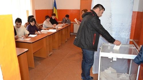Expert Forum semnalează nereguli grave în prima zi de vot la Giurgiu: „Dacă erau alegeri prezidențiale, te mâncam cu fulgi cu tot, vă aruncam școala în aer”