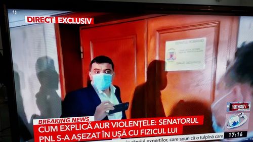 Scandal făcut de AUR în Parlament pe certificatul verde: Liderii partidului, în frunte cu George Simion, l-au îmbrâncit pe senatorul PNL Daniel Fenechiu și au intrat cu forța în ședința reunită a Comisiei de Sănătate și Comisiei Juridice