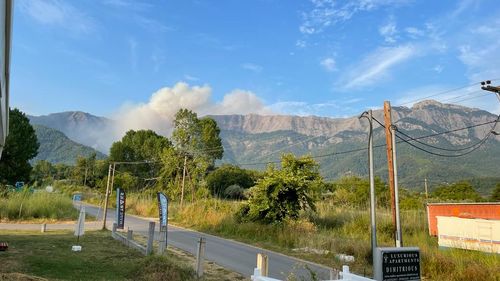 FOTO A reizbucnit incendiul în pădurea Potamia din Thassos, la mică distanță de zona afectată de flăcări săptămâna trecută