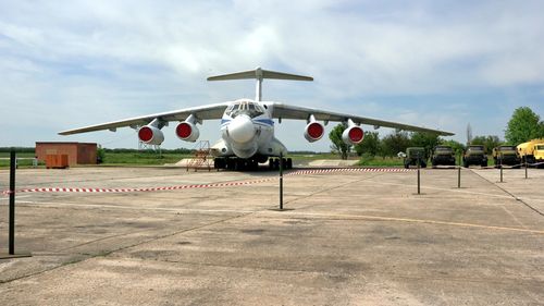 Ucraina a distrus două aeronave de mari dimensiuni pe aerodromul rusesc Taganrog / Una dintre ele este foarte probabil aeronava experimentală A-60 – un laborator zburător pentru testarea sistemelor laser de luptă (analiză BBC)