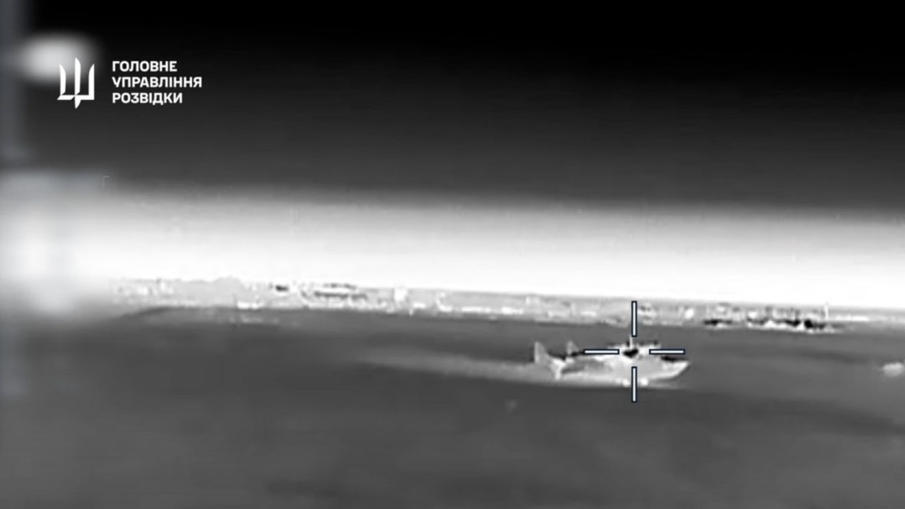 VIDEO Dronele serviciilor secrete ucrainene distrug pentru prima dată în istorie două aeronave amfibii rusești Be-12 Chaika