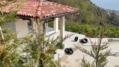 Vila jurnalistulului rus Vladimir Soloviev, de lângă Lacul Como, a fost atacată / S-a încercat incendierea, însă pompierii au stins focul fără a se produce mari pagube / Soloviev este unul din apropiații lui Putin