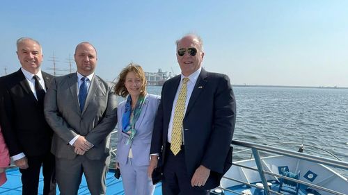 Ambasadoarea Statelor Unite în România a fost în vizită în Portul Constanța / Discuții despre rolul Portului Constanţa în dezvoltarea relaţiilor de colaborare româno-americane