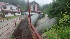 Inundaţii produse în patru localităţi, între care municipiile Ploieşti şi Câmpina