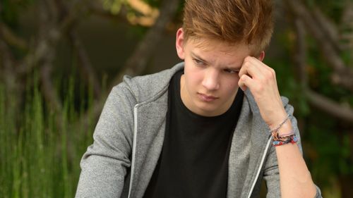 Ce ai acasă, un adolescent cu toane sau o bombă cu ceas? Semnalele de alarmă: la ce să fii atent