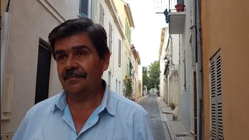 Scriitorul Radu Paraschivescu a renunțat în urmă cu o săptămâna la decorația primită de la președintele Iohannis / Și actorul Marius Manole a returnat decorația / Regizorul Alex Nanau a refuzat această onoare în ianuarie