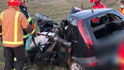 Două persoane au murit și una a ajuns în stare gravă la spital după ce o mașină s-a răsturnat în județul Constanța/ Alte patru persoane au fost rănite în urma unei coliziuni din județul Sibiu