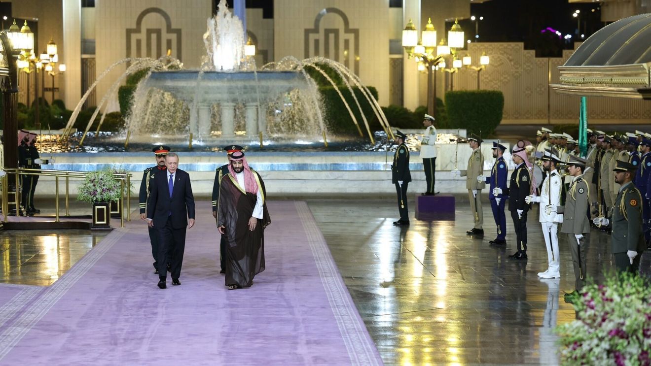 Arabia Saudită a decis să cumpere drone turceşti Bayraktar în timpul vizitei lui Erdogan