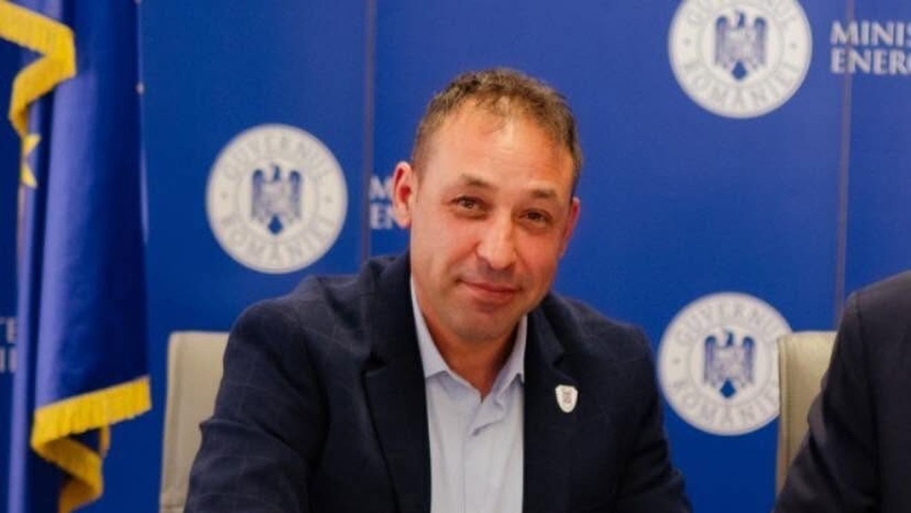 Primarul comunei Grindu din Ialomița s-a dat în judecată pe sine înșuși ca să-și mărească salariul / A rămas la nivelul anului 2019, explică pârâtul, de ce a inițiat acțiunea